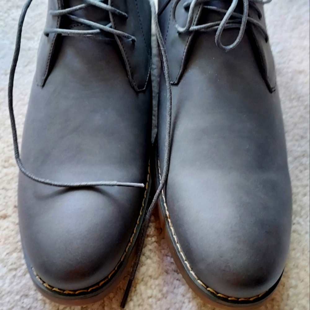 Gray Leather Chukka Boots with Matte Finish